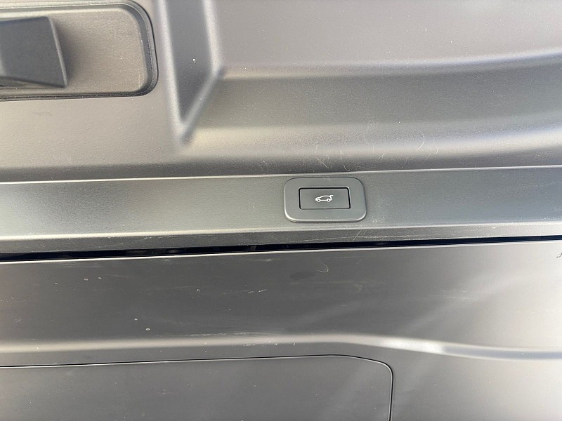 2023 Land Rover Range Rover photo 32 of 39