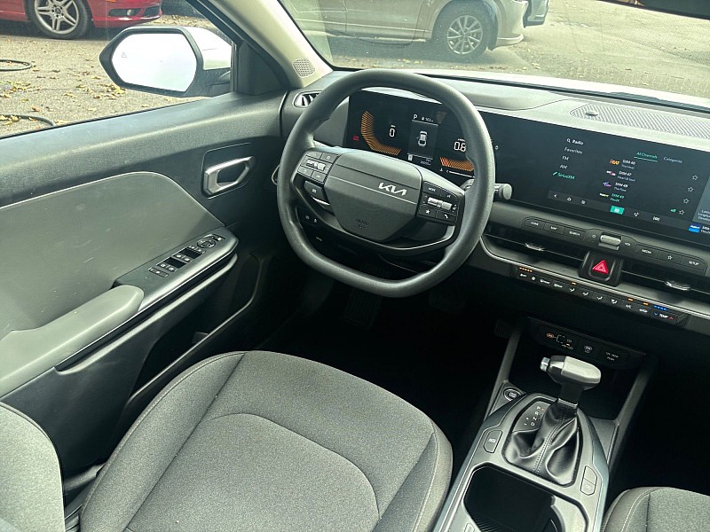 2025 Kia K4 photo 15 of 27