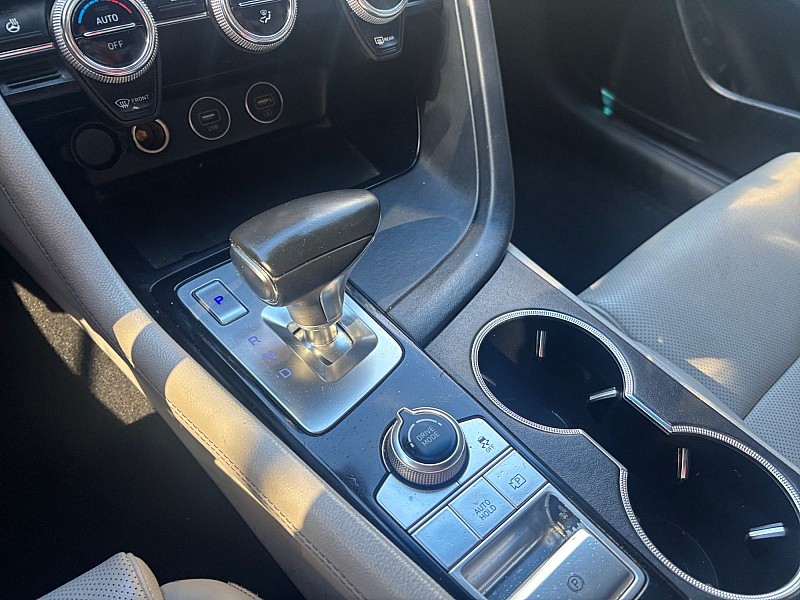 2022 Genesis G70 photo 18 of 28