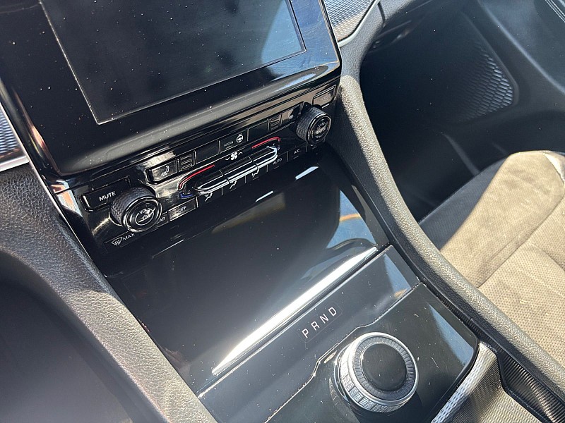 2024 Jeep Grand Cherokee L Altitude 4x4 White at Royal Car Center