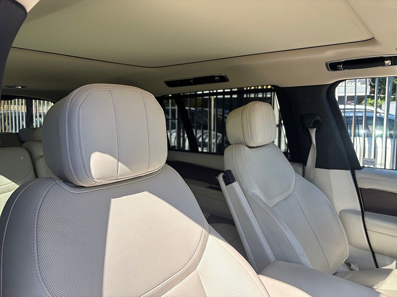 2023 Land Rover Range Rover photo 26 of 39