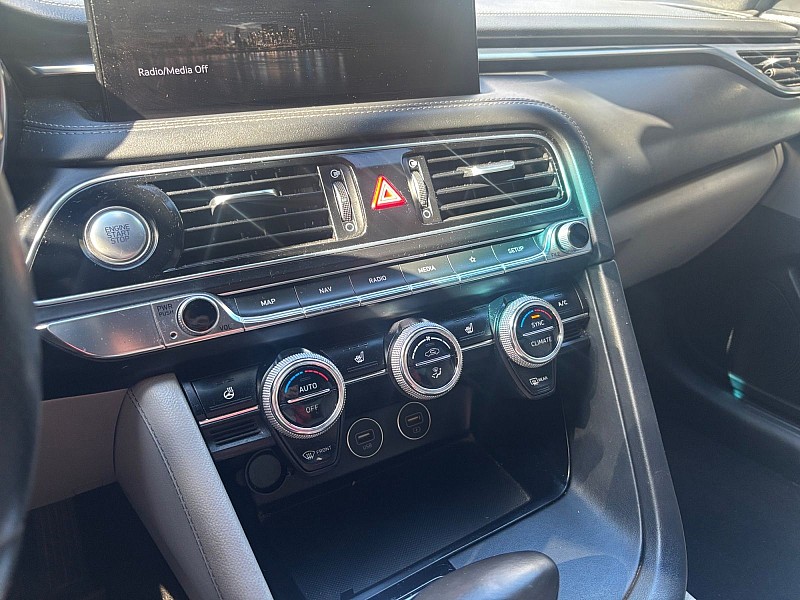 2022 Genesis G70 photo 17 of 28