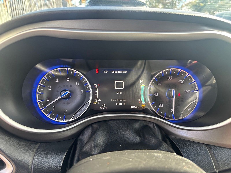 2024 Chrysler Pacifica photo 34 of 35