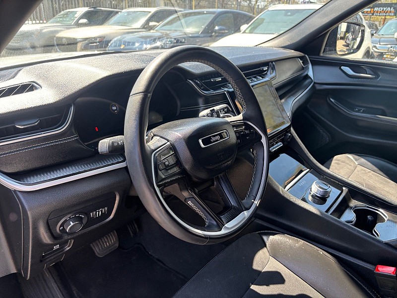 2024 Jeep Grand Cherokee L Altitude 4x4 White at Royal Car Center