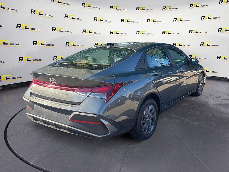 2024 Hyundai Elantra SEL IVT - 4