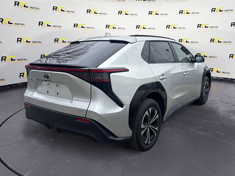 2023 Toyota bZ4X XLE AWD - 4