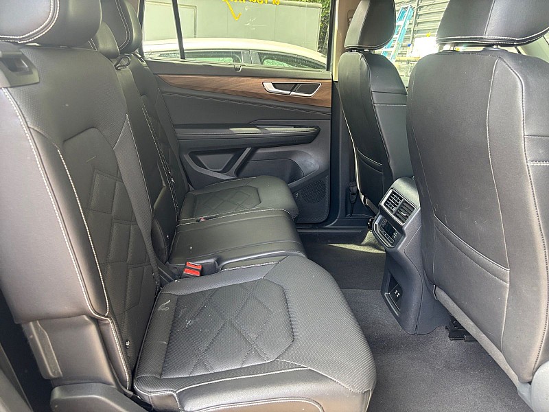 2025 Volkswagen Atlas photo 22 of 30