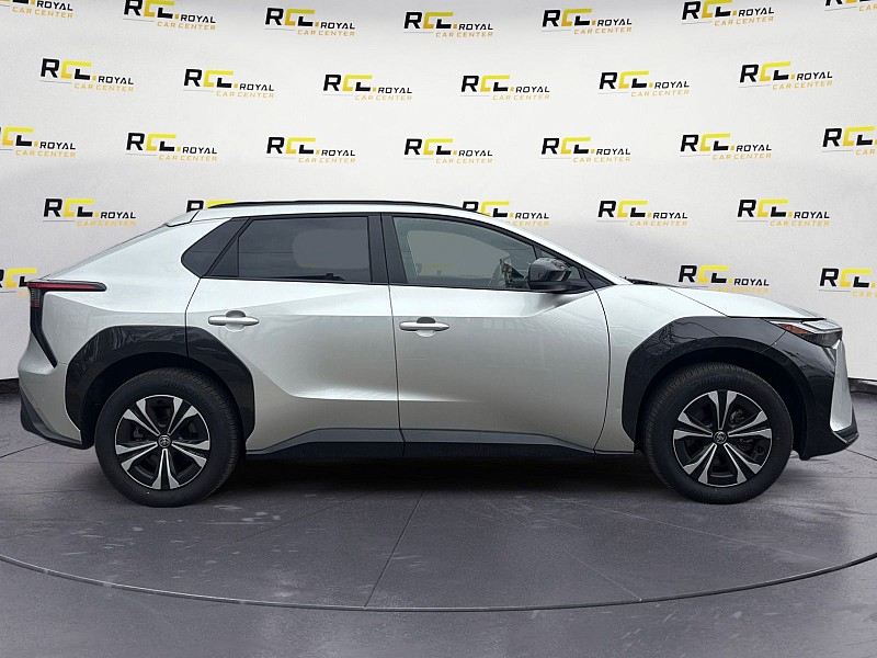 2023 Toyota bZ4X XLE AWD - 5