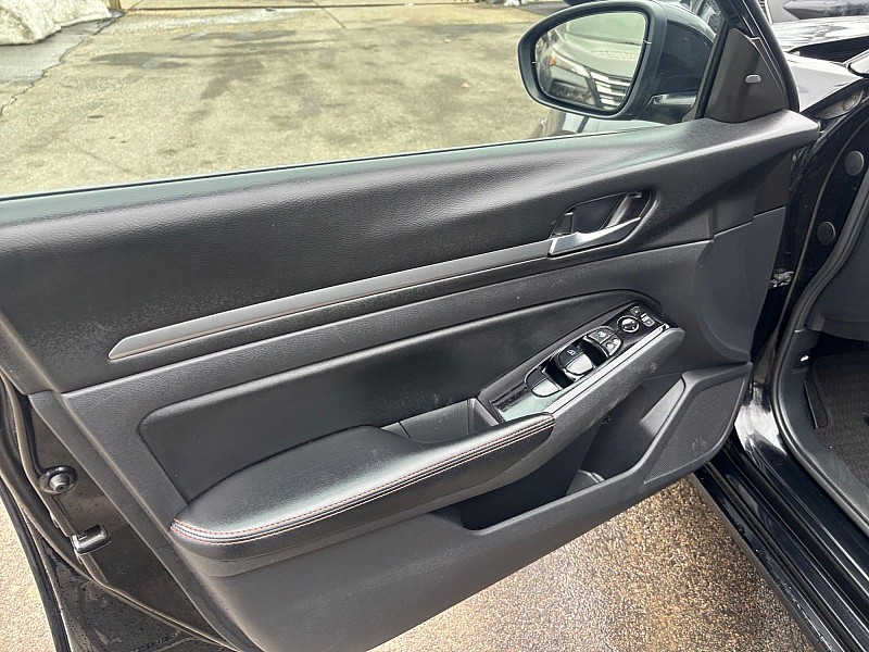 2024 Nissan Altima 2.5 SR Sedan Black at Royal Car Center