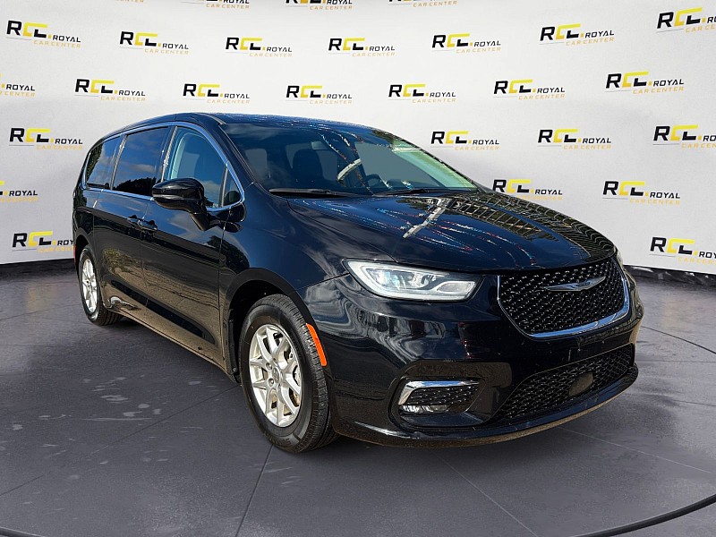 2024 Chrysler Pacifica photo 7 of 35