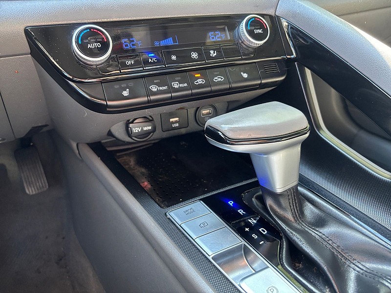 2023 Hyundai Elantra SEL IVT Red at Royal Car Center