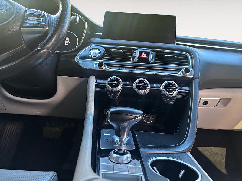2022 Genesis G70 photo 11 of 28