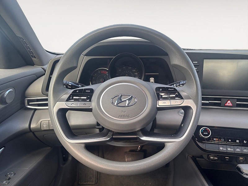 2023 Hyundai Elantra SEL IVT - 11