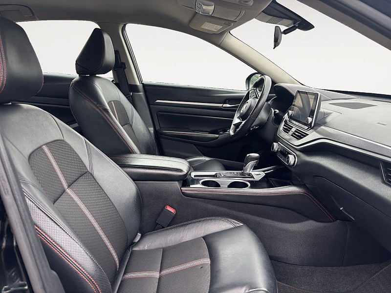 2024 Nissan Altima 2.5 SR Sedan Black at Royal Car Center