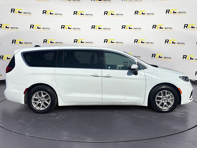 2023 Chrysler Pacifica Touring L FWD - 4