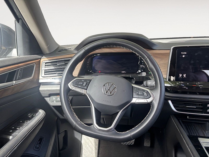 2025 Volkswagen Atlas photo 10 of 30