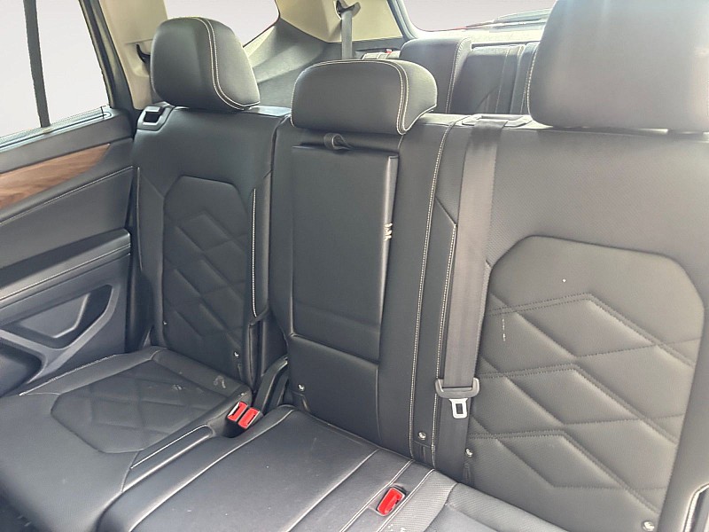 2025 Volkswagen Atlas photo 11 of 30