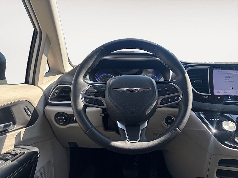 2023 Chrysler Pacifica Touring L FWD - 9