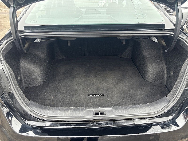 2024 Nissan Altima 2.5 SR Sedan Black at Royal Car Center