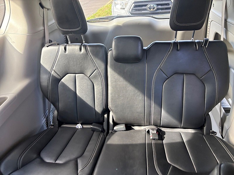 2024 Chrysler Pacifica photo 28 of 35