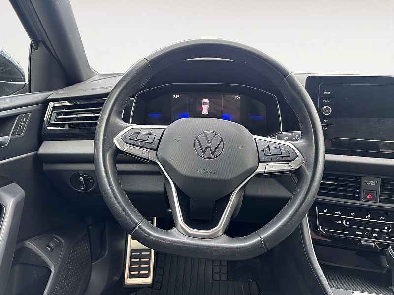 2025 Volkswagen Jetta photo 12 of 30
