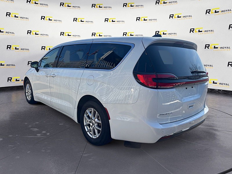 2023 Chrysler Pacifica Touring L FWD - 2