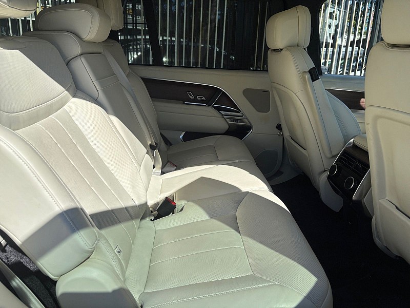 2023 Land Rover Range Rover photo 24 of 39