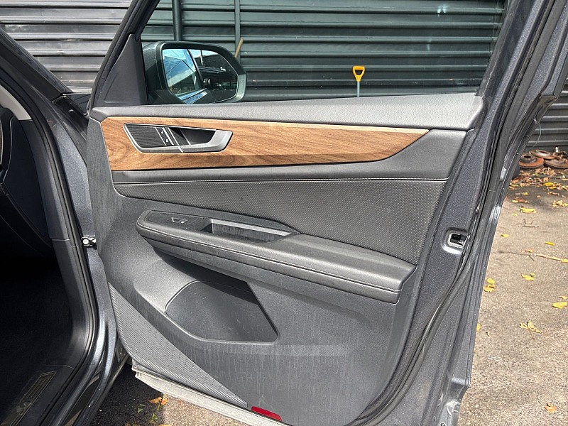 2025 Volkswagen Atlas photo 19 of 30