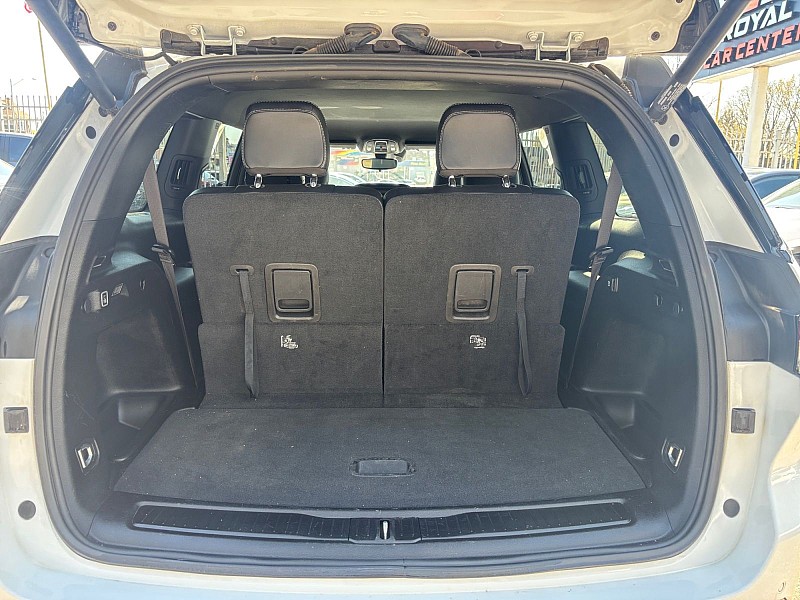 2024 Jeep Grand Cherokee L Altitude 4x4 White at Royal Car Center