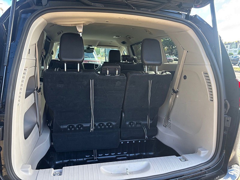 2024 Chrysler Pacifica photo 18 of 35