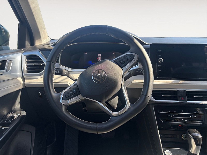 2025 Volkswagen Taos SE FWD - 11