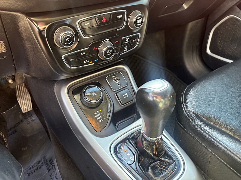 2020 Jeep Compass 4d SUV 4WD Latitude Grey at Auto Express Rt. 8
