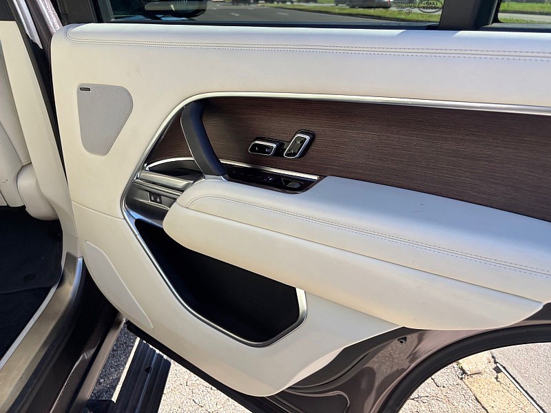 2023 Land Rover Range Rover photo 25 of 39