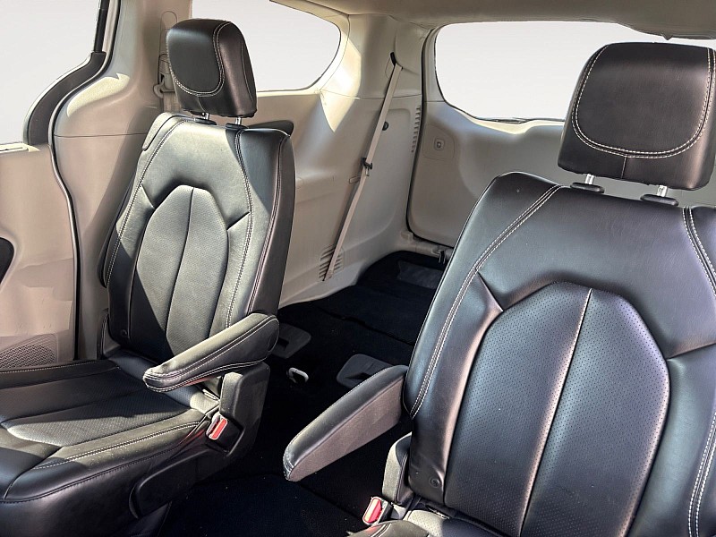 2023 Chrysler Pacifica Touring L FWD - 10