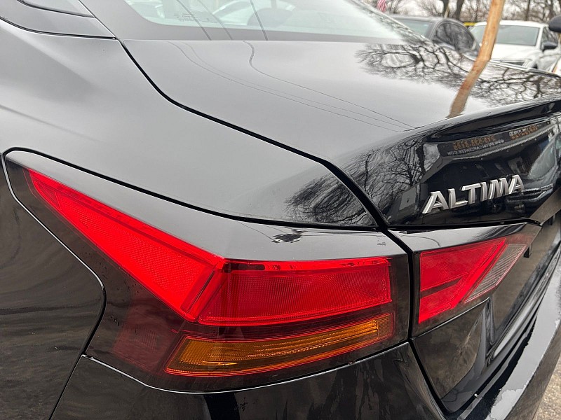2024 Nissan Altima 2.5 SR Sedan Black at Royal Car Center