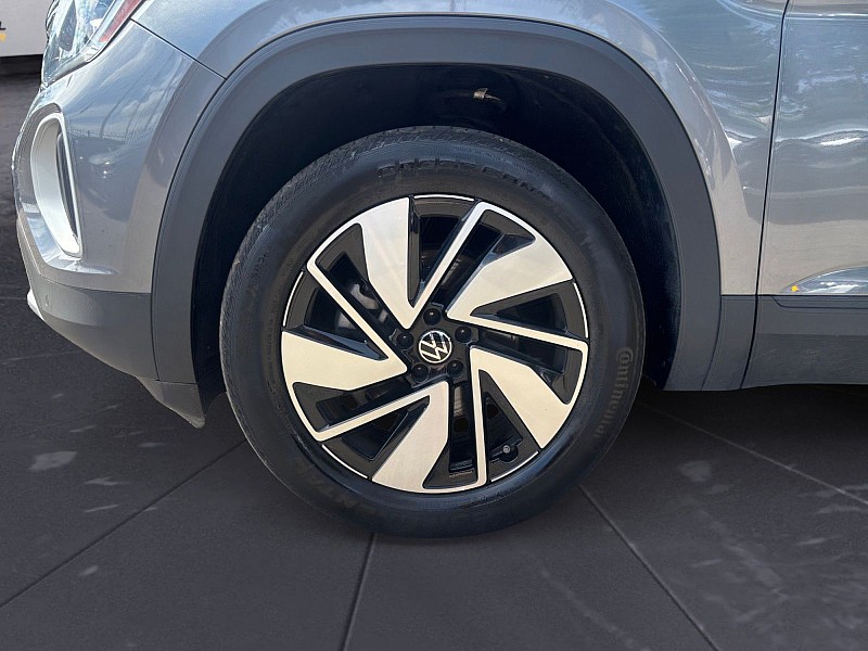 2025 Volkswagen Atlas photo 12 of 30