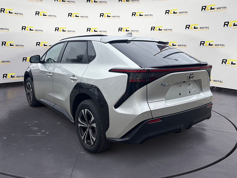 2023 Toyota bZ4X XLE AWD - 2