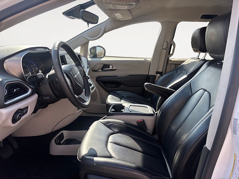 2023 Chrysler Pacifica Touring L FWD - 6