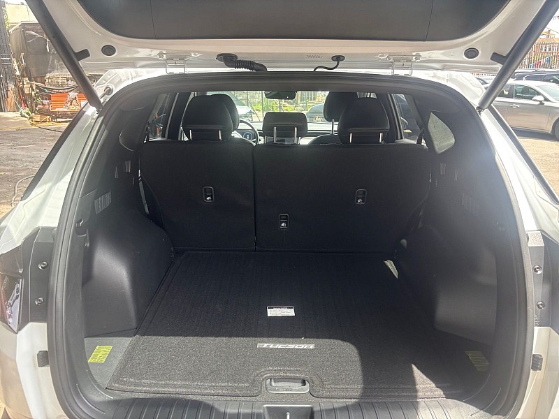 2024 Hyundai Tucson XRT AWD White at Royal Car Center