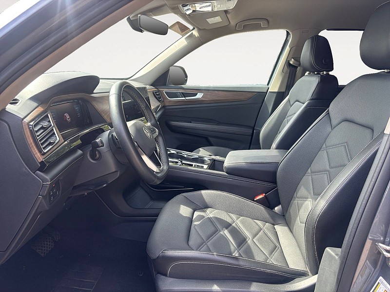 2025 Volkswagen Atlas photo 7 of 30