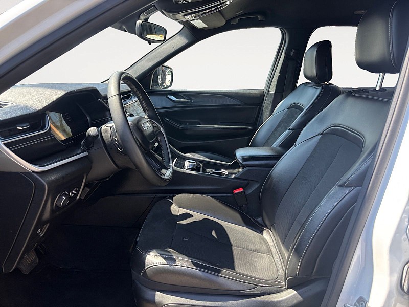 2024 Jeep Grand Cherokee L Altitude 4x4 White at Royal Car Center
