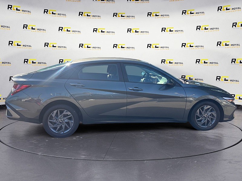 2024 Hyundai Elantra SEL IVT - 5