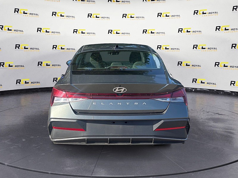 2024 Hyundai Elantra SEL IVT - 3