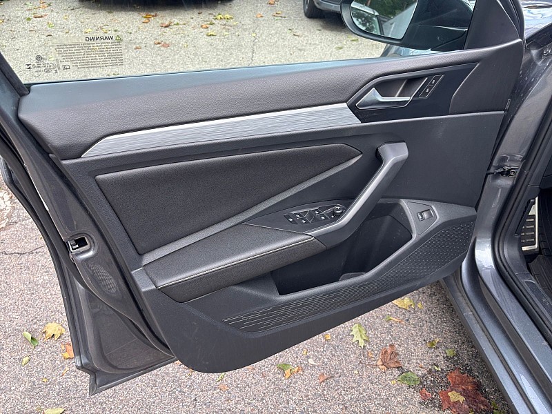 2025 Volkswagen Jetta photo 29 of 30