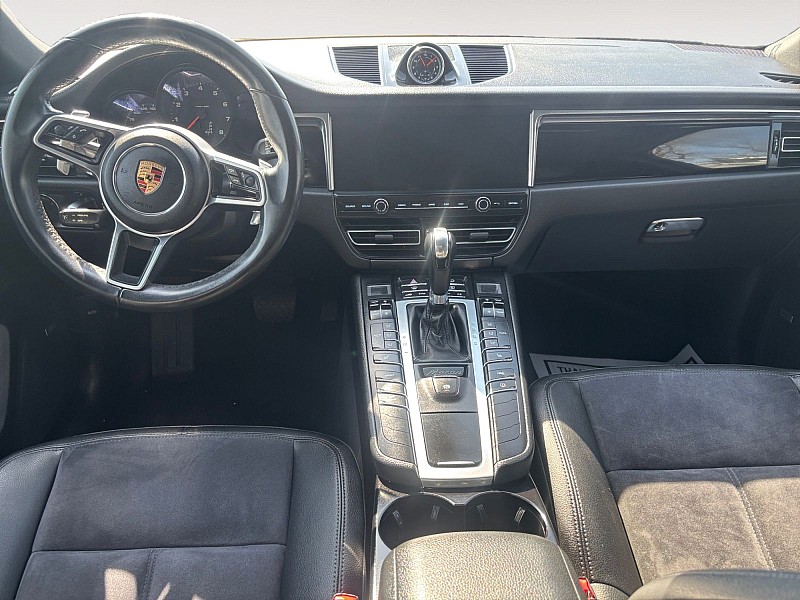 2020 Porsche Macan 4d SUV AWD - 9