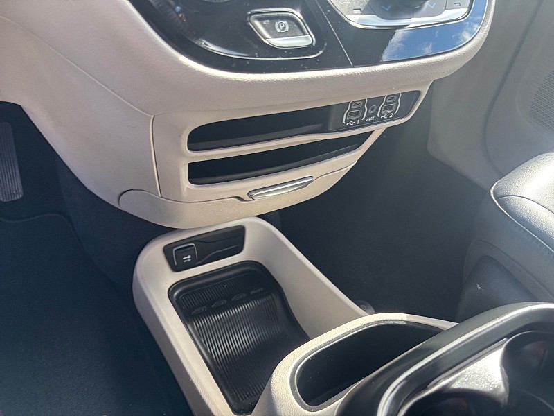 2024 Chrysler Pacifica photo 35 of 35