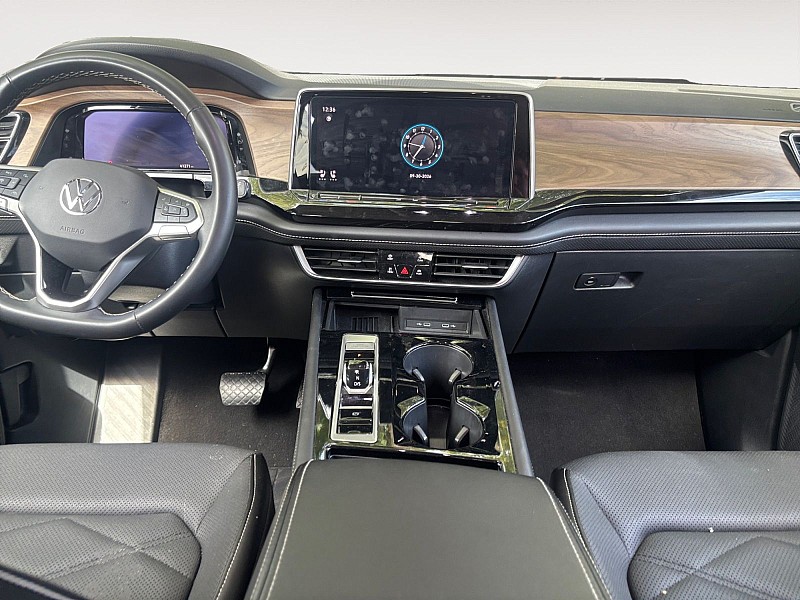 2025 Volkswagen Atlas photo 8 of 30