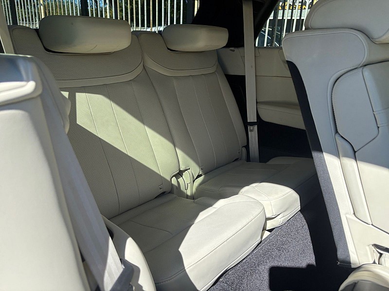 2023 Land Rover Range Rover photo 22 of 39