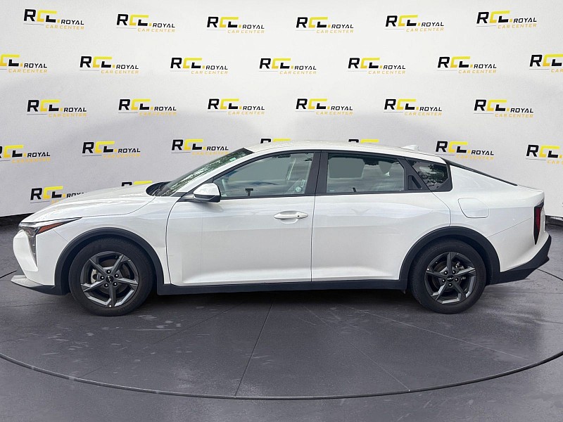 2025 Kia K4 photo 2 of 27