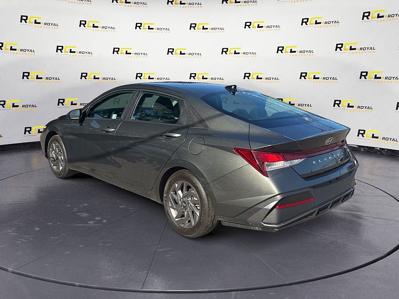 2024 Hyundai Elantra SEL IVT - 2